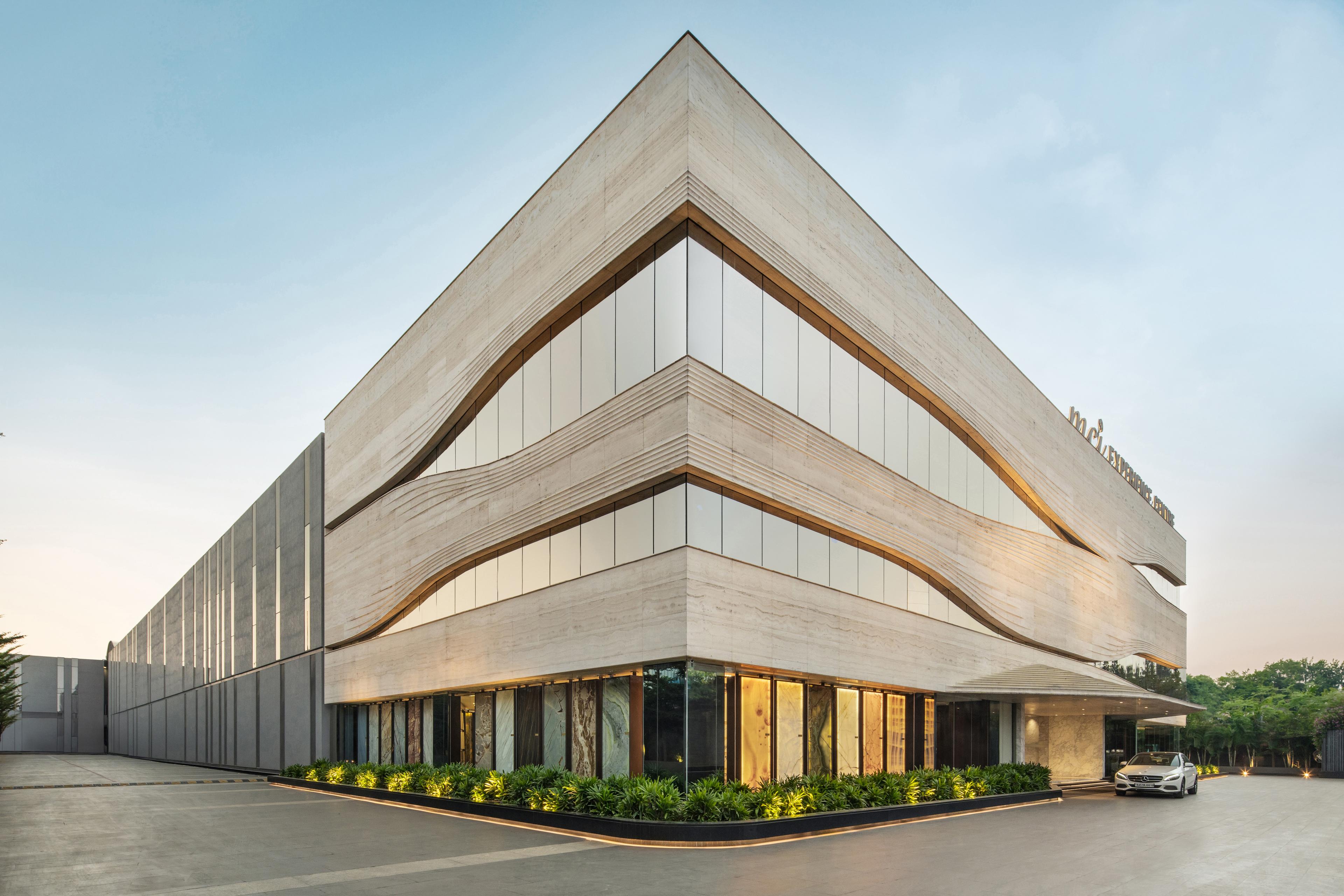 Cover Image for MCI Driving new age stone buying experiences with SURFACEVUE